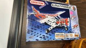 lot 729 image: Erector Multimodels Metal Construction Set