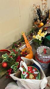 lot 737 image: Holiday Christmas Decoration Bundle Lot