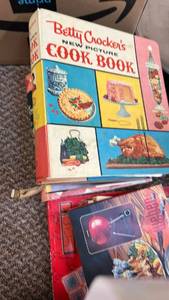 lot 740 image: Betty Crocker New Picture Cook Book and Cookbook Collection