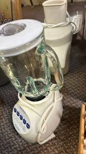 lot 745 image: White Food Processor Blender with Glass Bowl and Accessories