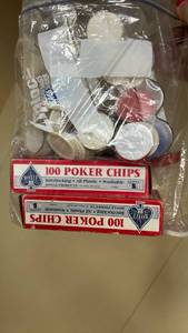 lot 756 image: Hoyle 100 Poker Chips Set
