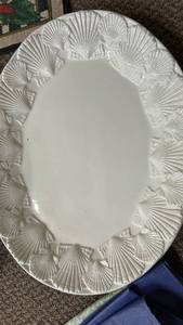 lot 761 image: White Ceramic Seashell Scallop Edge Serving Platter