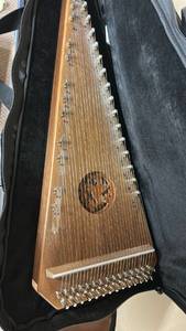lot 776 image: Bowed Psaltery Triangular Multi-String Musical Instrument with Carrying Case