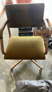 lot 780 image: Mid Century Modern Executive Office Chair with Olive Fabric
