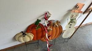 lot 781 image: Fall Seasonal Metal Yard Art Decorations Set