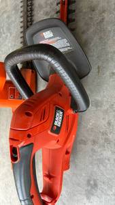 lot 785 image: Black & Decker Electric Hedge Trimmer 22 Inch