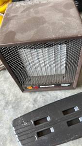 lot 788 image: Duracraft Ceramic Space Heater