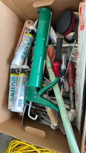 lot 797 image: Mixed Building and Painting Tools Lot