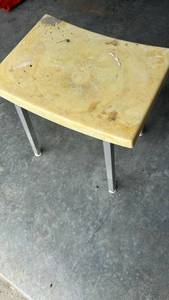 lot 799 image: Small Yellow Formica Kitchen Table with Chrome Legs
