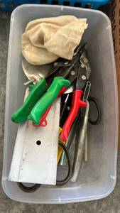 lot 805 image: Mixed Hand Tools and Hardware Lot