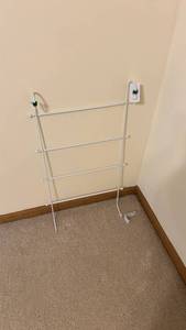 lot 833 image: White Metal Over Door Towel Rack