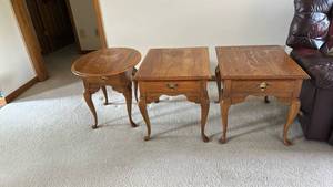 lot 844 image: Traditional Oak Wood Side Tables with Drawer Storage