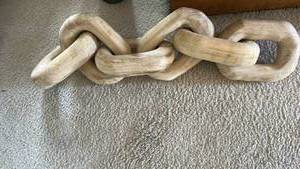 lot 850 image: Wooden Chain Link Decorative Sculpture