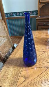 lot 862 image: Cobalt Blue Glass Decorative Vase with Textured Pattern