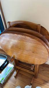 lot 883 image: Wooden Round Folding TV Tray Tables Set