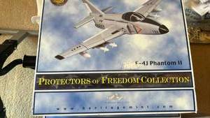 lot 891 image: McDonnell F-4J Phantom II VF-96 Fighter Jet Diecast Model Aircraft