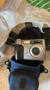 lot 892 image: Kodak EasyShare DX4440 Digital Camera with Case