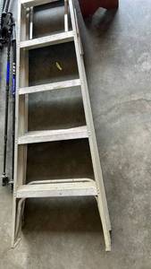 lot 893 image: Aluminum Step Ladder