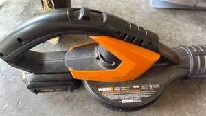 lot 895 image: WORX Electric Leaf Blower