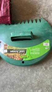 lot 902 image: Green Thumb Leaf Scoops Multi-Purpose Yard Tool