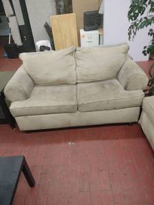 lot 59882 image: Raymore and Flannigan Vegas Neutral Loveseat