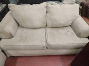 lot 59883 image: Raymore and Flannigan Vegas Neutral Loveseat