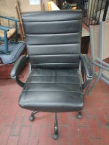 lot 59929 image: black faux leather Mainstays ergonomic office chair