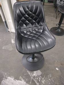 lot 59971 image: Waleaf Upholstered Bar Stools, Diamond Gray (Set of 2)