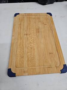 lot 60681 image: Farberware bamboo cutting board