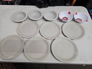 lot 60688 image: Lot of Dinnerware