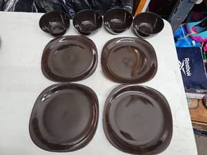 lot 60690 image: Service for 4 Plates and Bowls