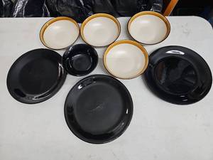 lot 60691 image: Lot of Miscellaneous Dinnerware