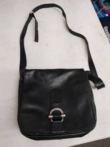 lot 60703 image: leather Kenneth Cole New York messenger bag