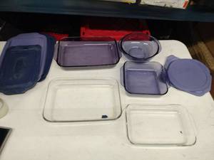 lot 60714 image: Pyrex Glassware Set with Lids - 5 Ct