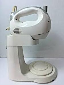 lot 60713 image: Crofton brand TSK-941SSN 5-speed hand mixer with a stand