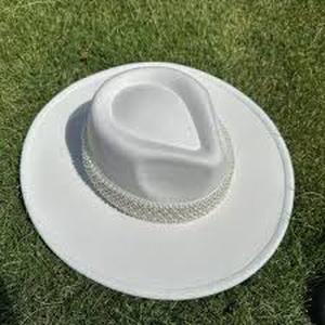 lot 60735 image: White Fedora Hat 57CM Polyester