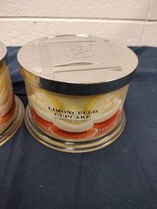 lot 24733 image: HomeWorx by Slatkin & Co. Limoncello Cupcake scented candle - Retail - $30.00