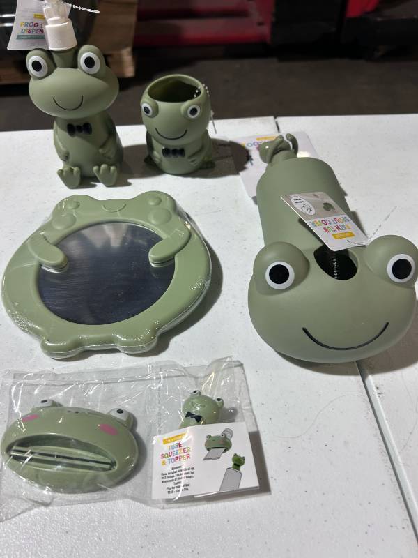 lot 1016 image: Frog Bathroom Accessory Set 6 pieces Retail$20