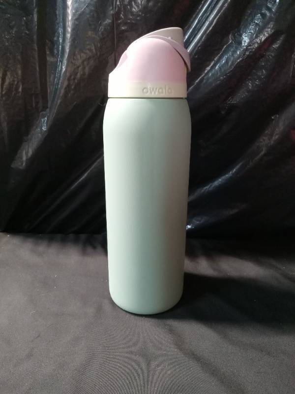 lot 3271 image: Owala 40oz Insulated Water Bottle with Flip Top Lid  - Retail $25