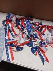 lot 25319 image: Patriotic Bow Decorations