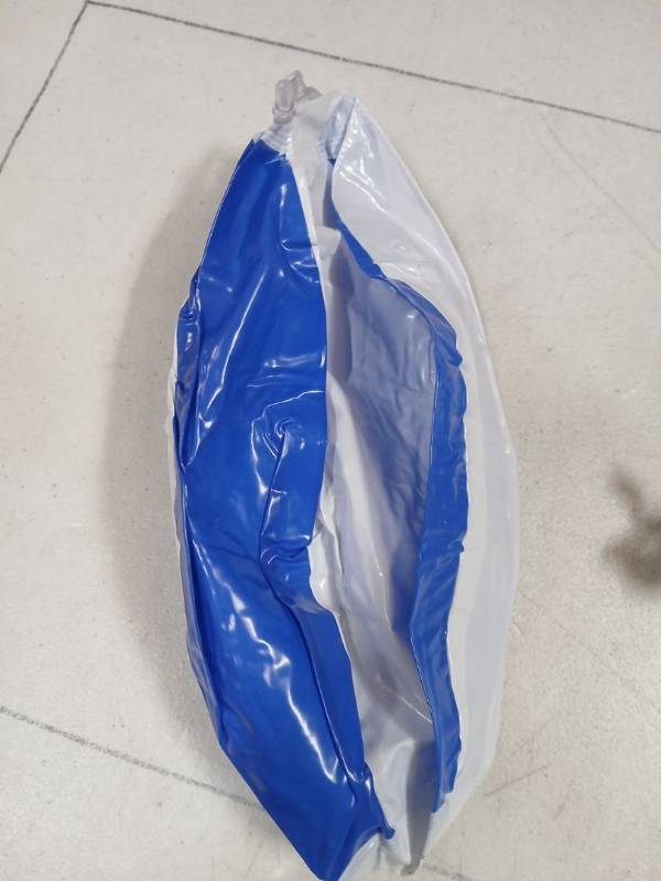 lot 29025 image: Blue and White Inflatable Balls 5pk