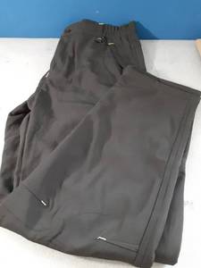 lot 19 image: Black Pants Size 32 - Retail $0
