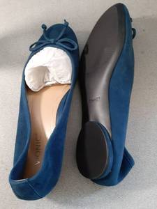 lot 60 image: Clarks Womens Sara Bay Ballet Flat, Blue 9.5 Wide - Retail $56