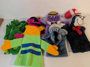 lot 1 image: Mixed Plush Toys and Hand Puppets Bundle