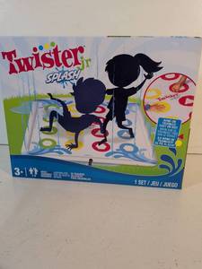 lot 12 image: Twister Jr Splash Water Game Set