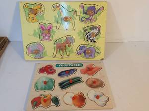 lot 17 image: Childrens Educational Wooden Peg Puzzle Set