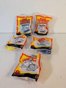 lot 22 image: Pizza Hut PlayStuff Twizterz Kids Meal Toys Set