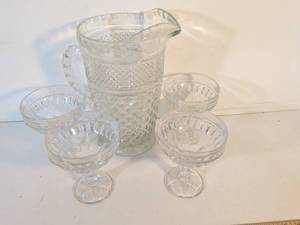 lot 27 image: Cut Crystal Glass Serving Set with Pitcher and cups