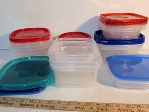 lot 30 image: Plastic Food Storage Container Set with Lids