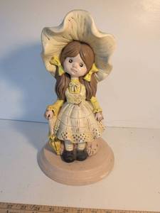 lot 58 image: Holly Hobbie Ceramic Figurine 1976